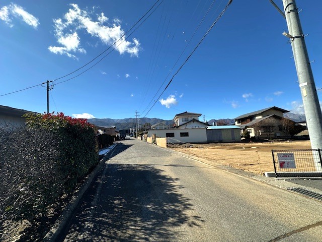 分譲地全体　前面道路南側　2025.12撮影