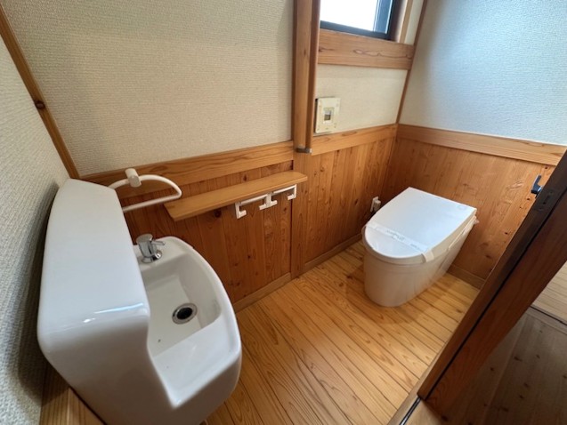 1階トイレ 2025.8撮影 1階トイレ 2025.8撮影(内装)