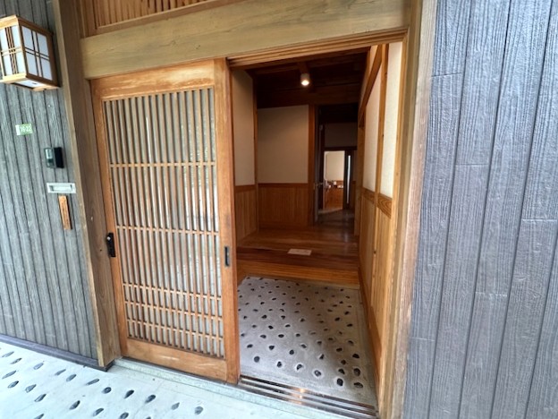 玄関 2025.8撮影 玄関 2025.8撮影(外観)