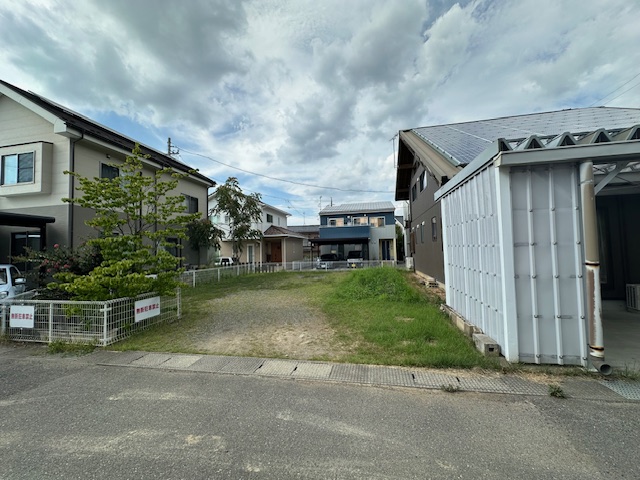 敷地西側スペース 2025.8撮影 敷地西側スペース 2025.8撮影(外観)