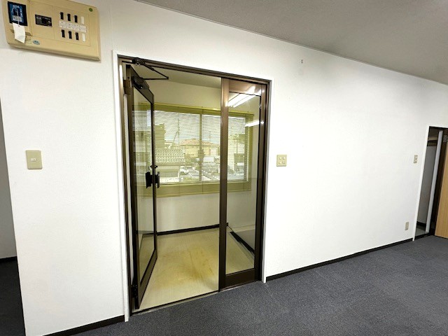 2階出入口　2025.10.31撮影