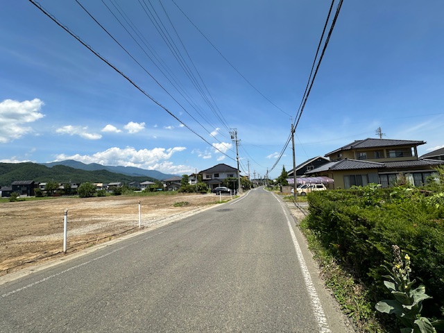 前面道路南側から北方面 2024.7撮影 前面道路南側から北方面 2024.7撮影