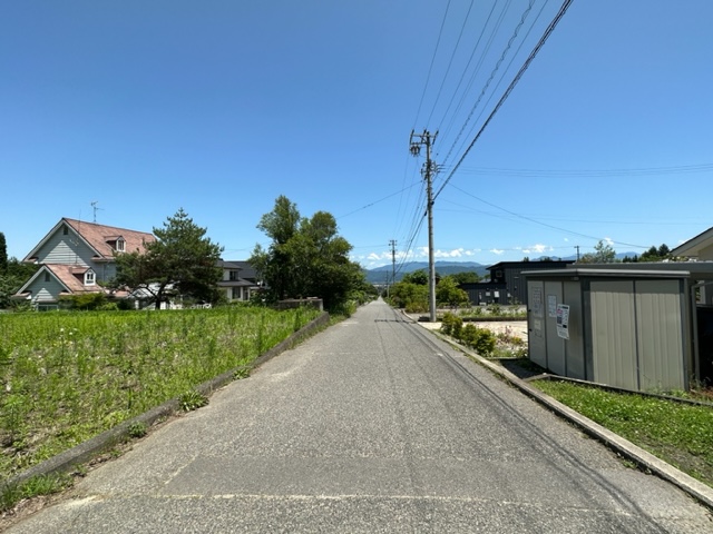 北側前面道路(西側から東方面)2023.7撮影 北側前面道路(西側から東方面)2023.7撮影(周辺)