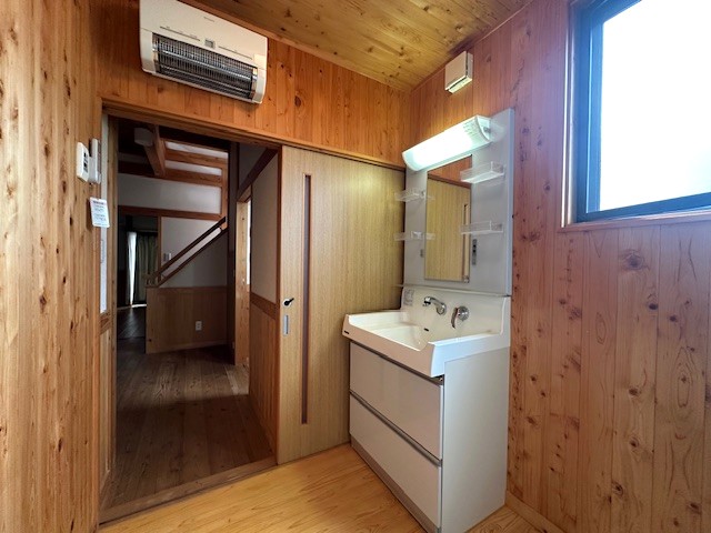 1階洗面台 2025.8撮影 1階洗面台 2025.8撮影(内装)