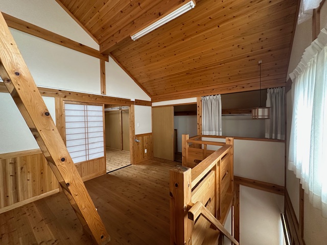 2階踊り場 2025.8撮影 2階踊り場 2025.8撮影(内装)