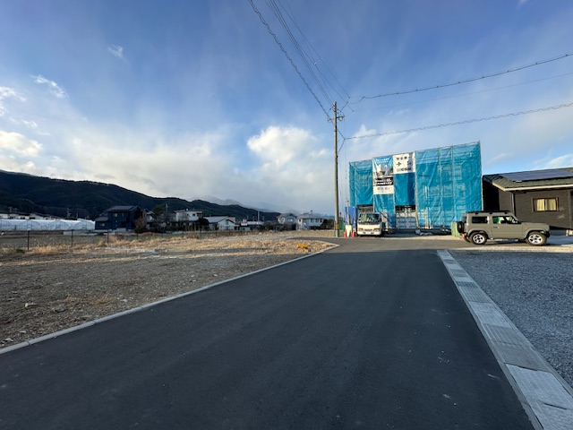 区画1に接する開発道路幅員5m 2025.12.5撮影 区画1に接する開発道路幅員5m 2025.12.5撮影